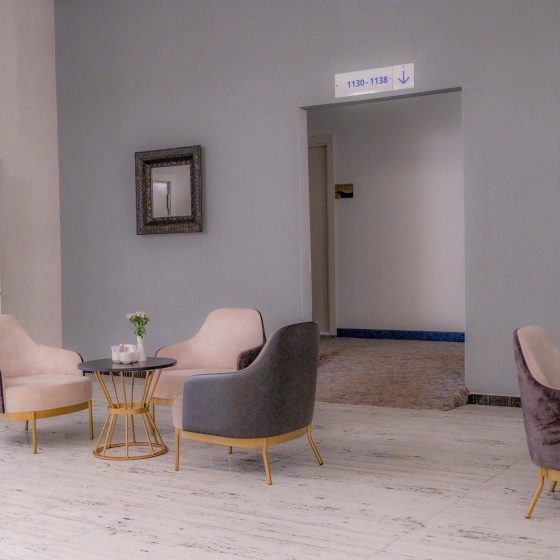 009-l-lounge-lobby_111183562