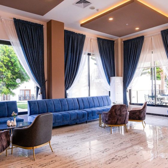 010-l-lounge-lobby_111183563