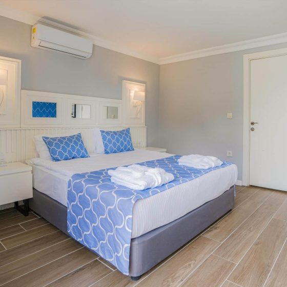 1-hotel-room