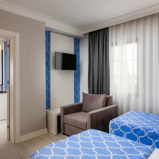 12-family-suite-room