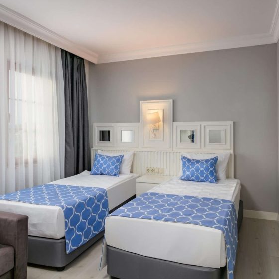 13-family-suite-room