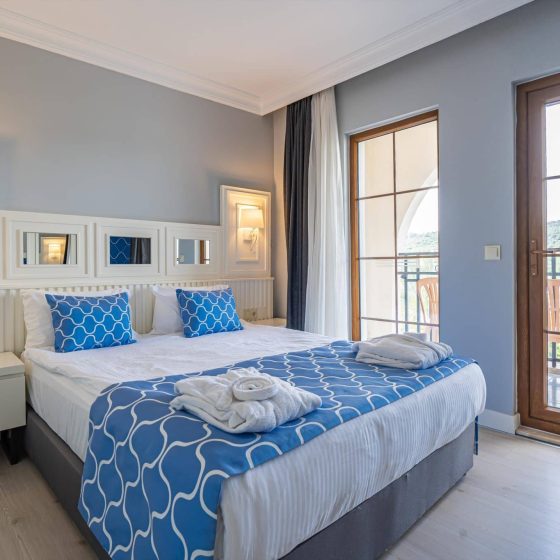 15-hotel-room