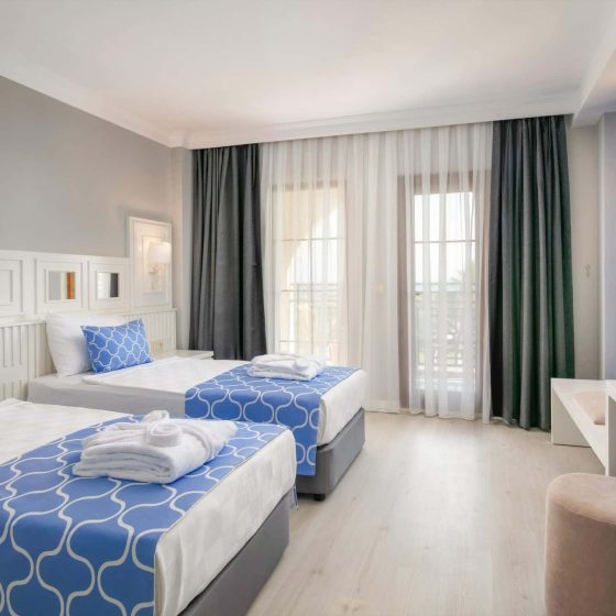 17-hotel-room