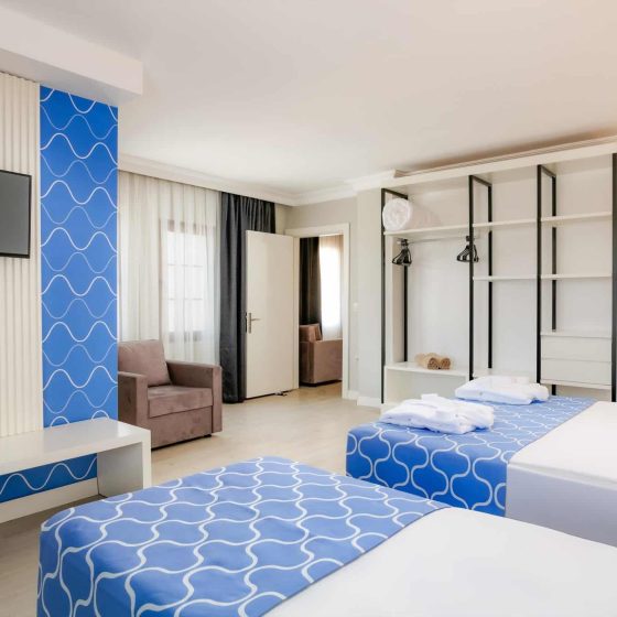 2-family-suite-room