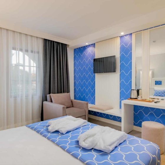 2-hotel-room