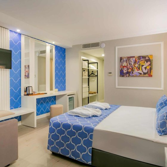 3-hotel-room
