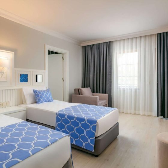 4-family-suite-room
