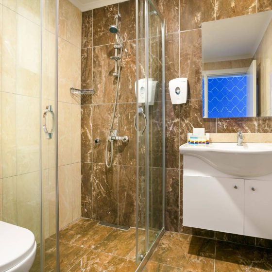 5-family-suite-room
