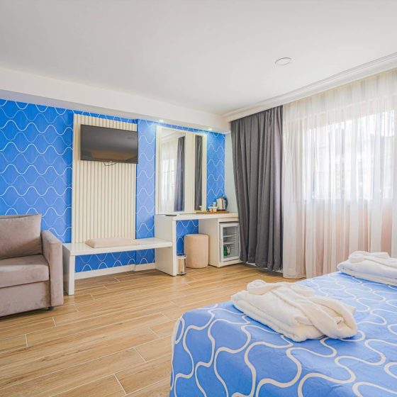 5-hotel-room