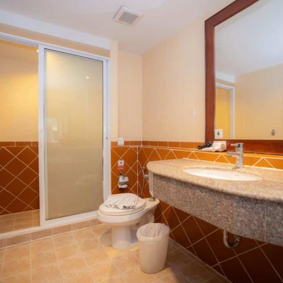 Baumanburi Hotel Patong 30