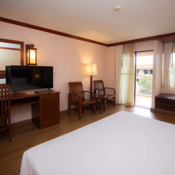 Baumanburi Hotel Patong 34