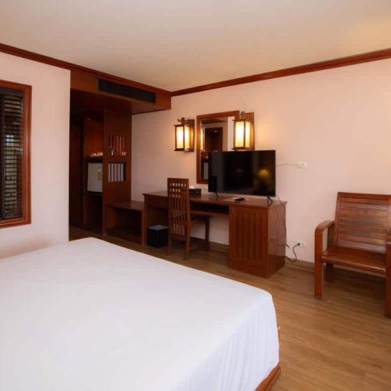 Baumanburi Hotel Patong 36