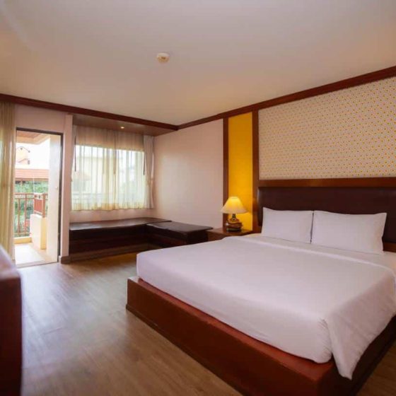 Baumanburi Hotel Patong 38