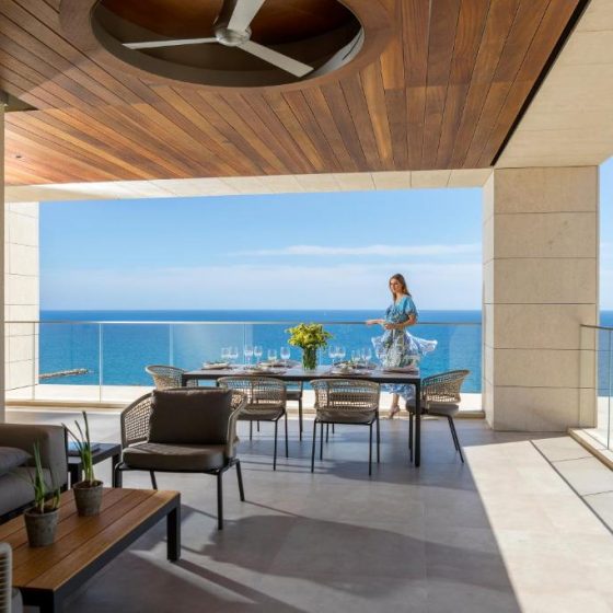 Four Seasons Hotel 25