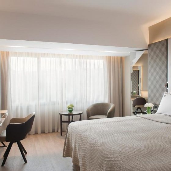 Four Seasons Hotel 28