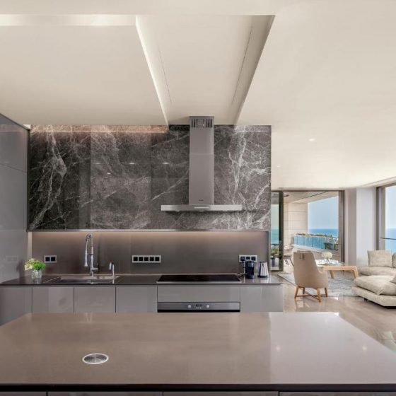 Four Seasons Hotel 73