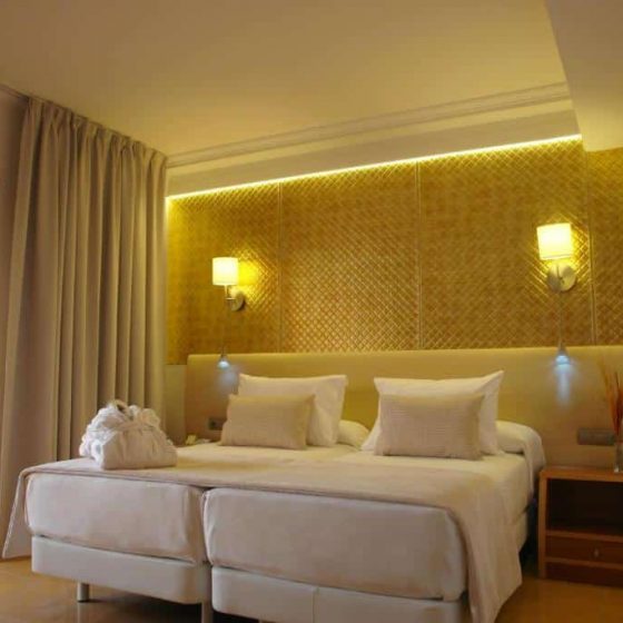 Invisa Hotel La Cala 5