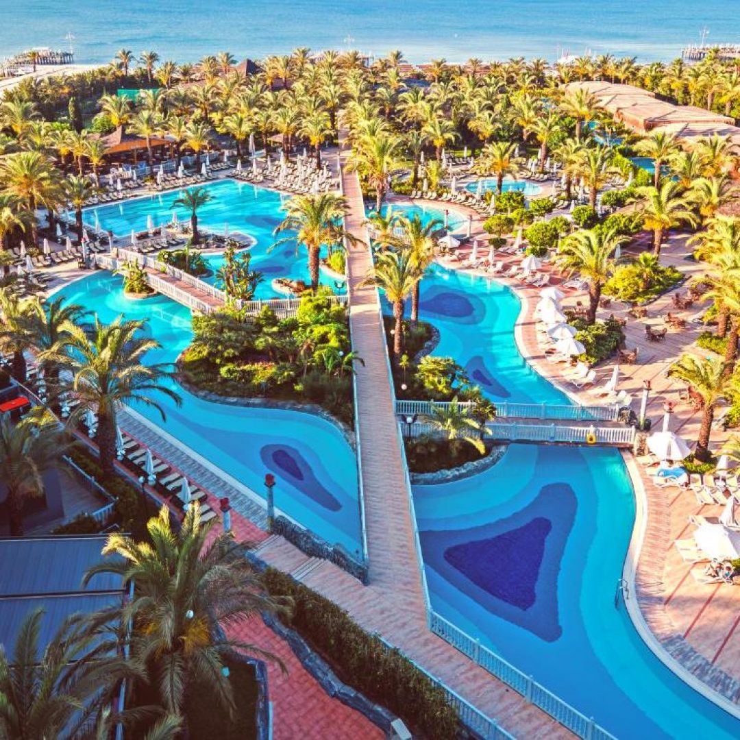 Royal Wings Hotel 100