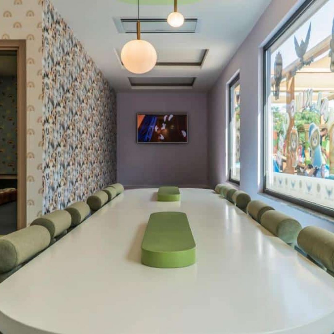 Royal Wings Hotel 105