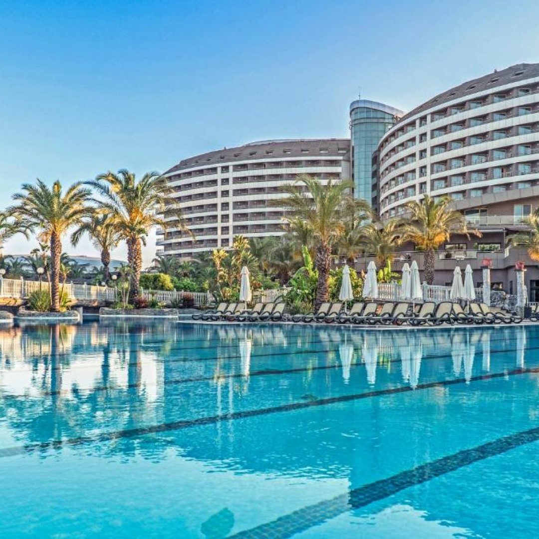 Royal Wings Hotel 77