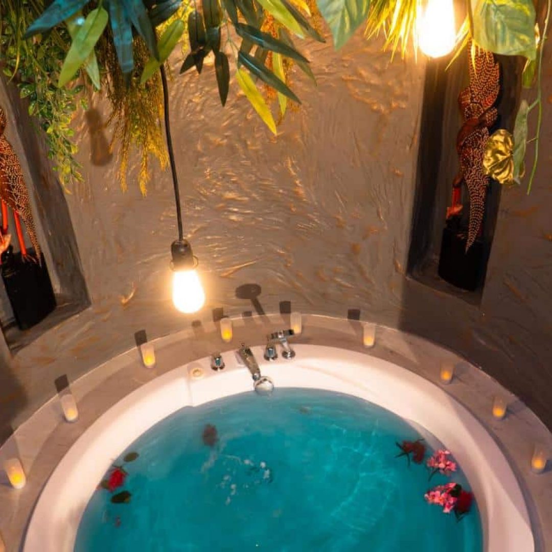 Royal Wings Hotel 82