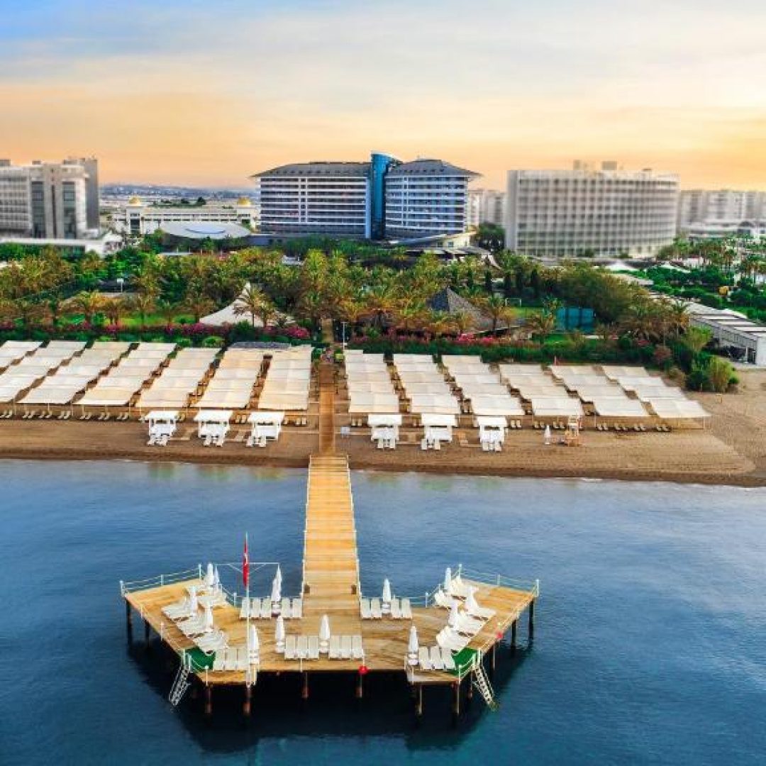 Royal Wings Hotel 83