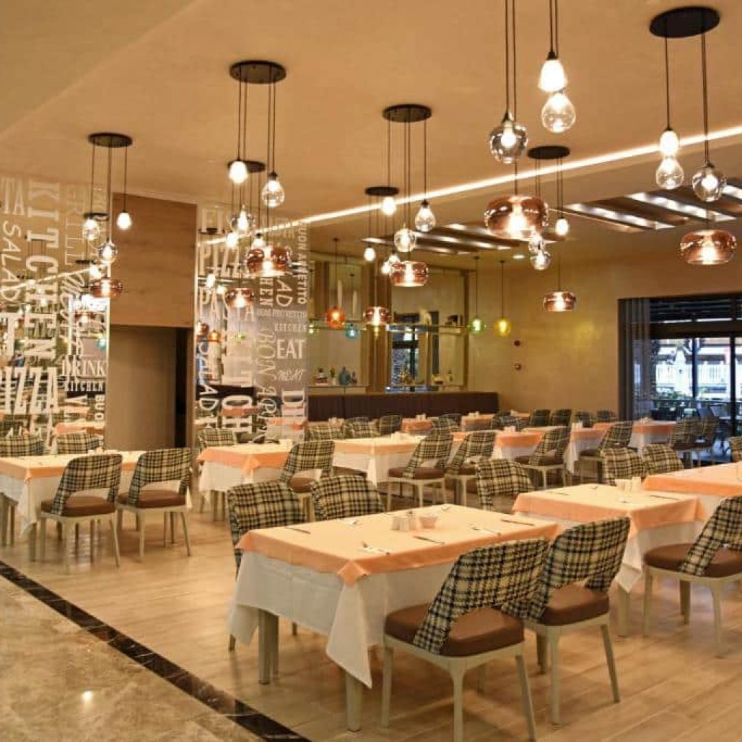 Royal Wings Hotel 89