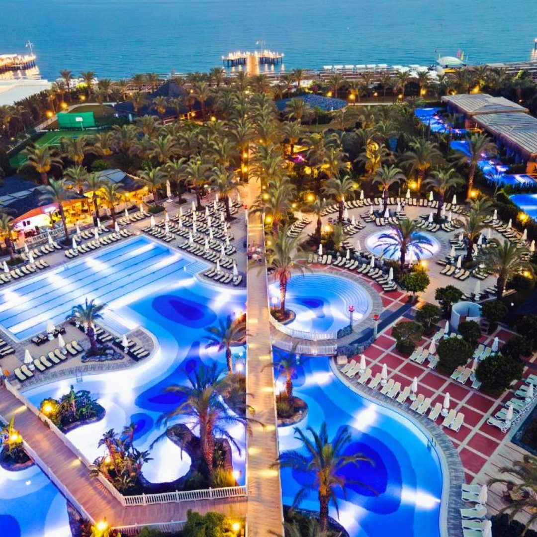 Royal Wings Hotel 98