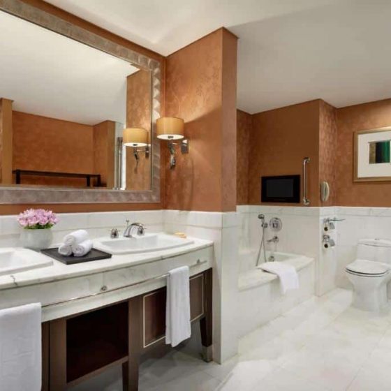 Shangri-La Bangkok +  Banyan Tree Krabi + Anantara Mai Khao Phuket Villas 23
