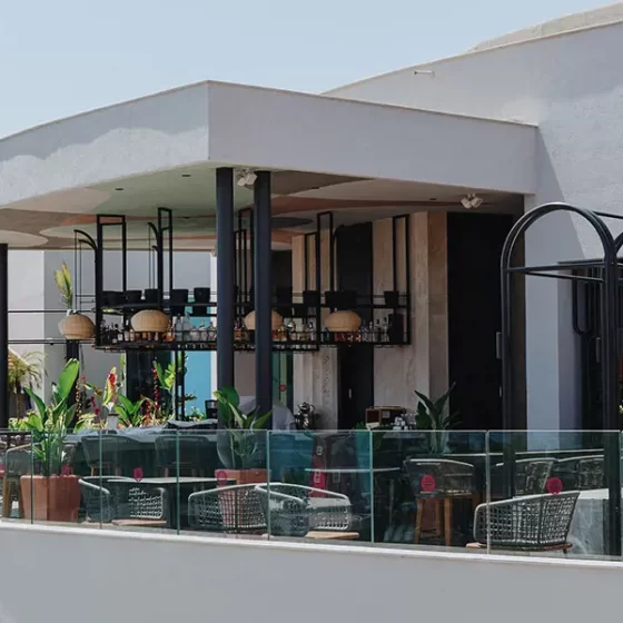 akra-kemer-galeri-luna-teras-bar