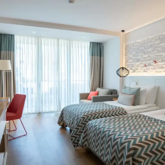 akra-oteller-kemer-odalar-superior-oda-yandan-deniz-manzaralı-galeri-desktop2